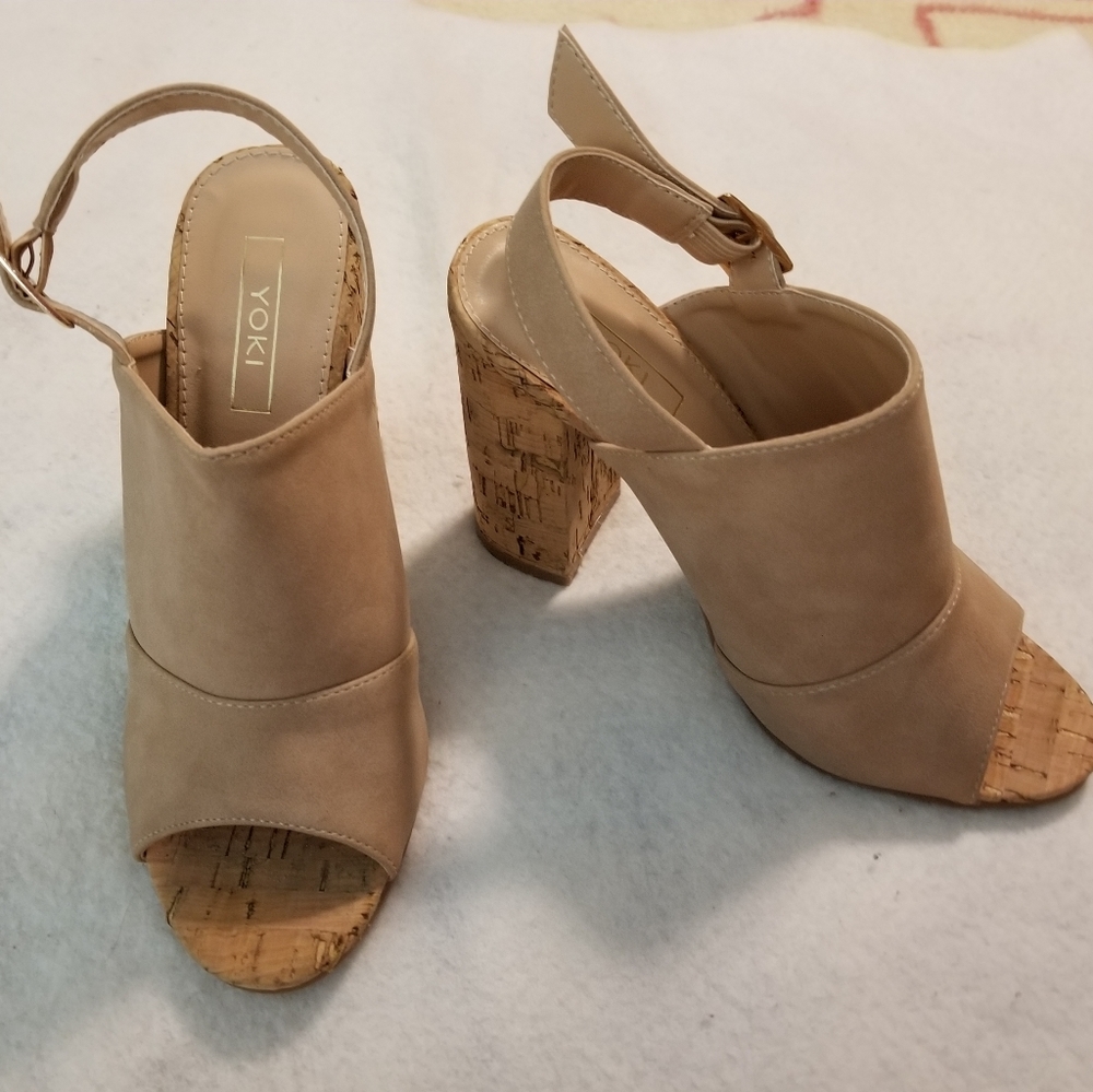 Yoki Heeled Sandal NWOT Size 5